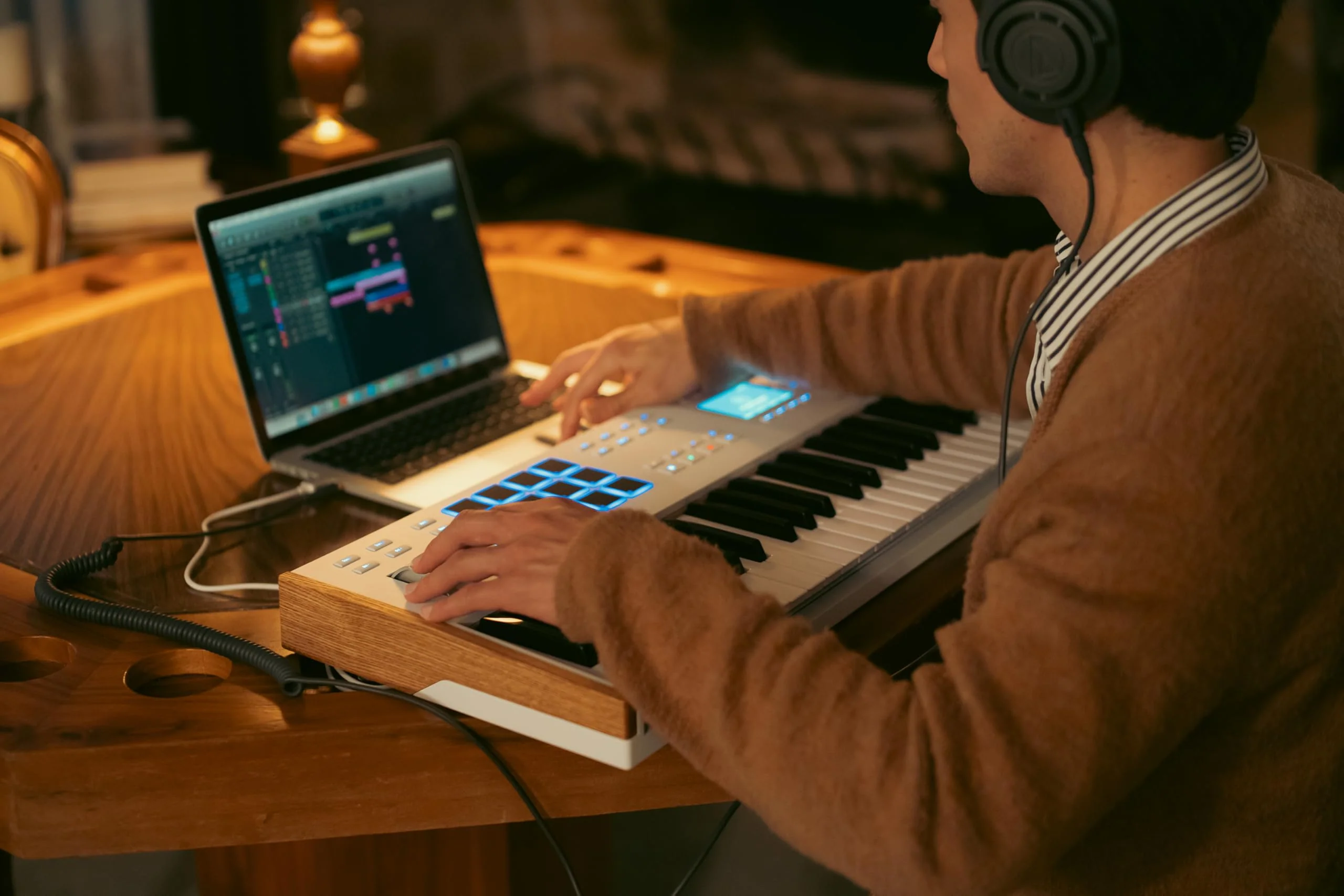 Arturia KeyLab 49 mk3 White — 49 Key USB MIDI Keyboard Controller with Analog Lab Pro Software Included - Image 5