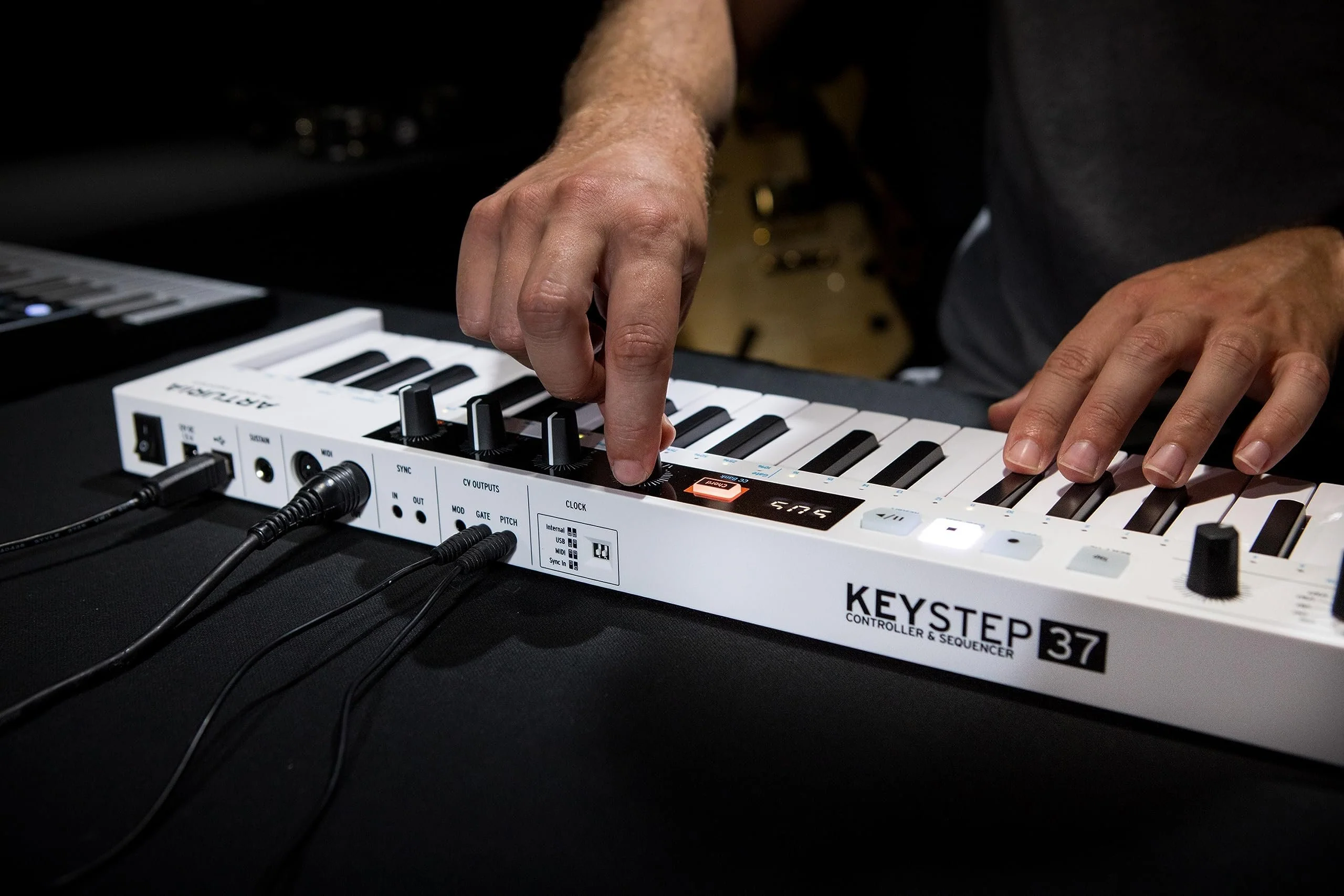 Arturia KeyStep 37 Controller & Sequencer USB/MIDI/CV Keyboard Controller - Image 5