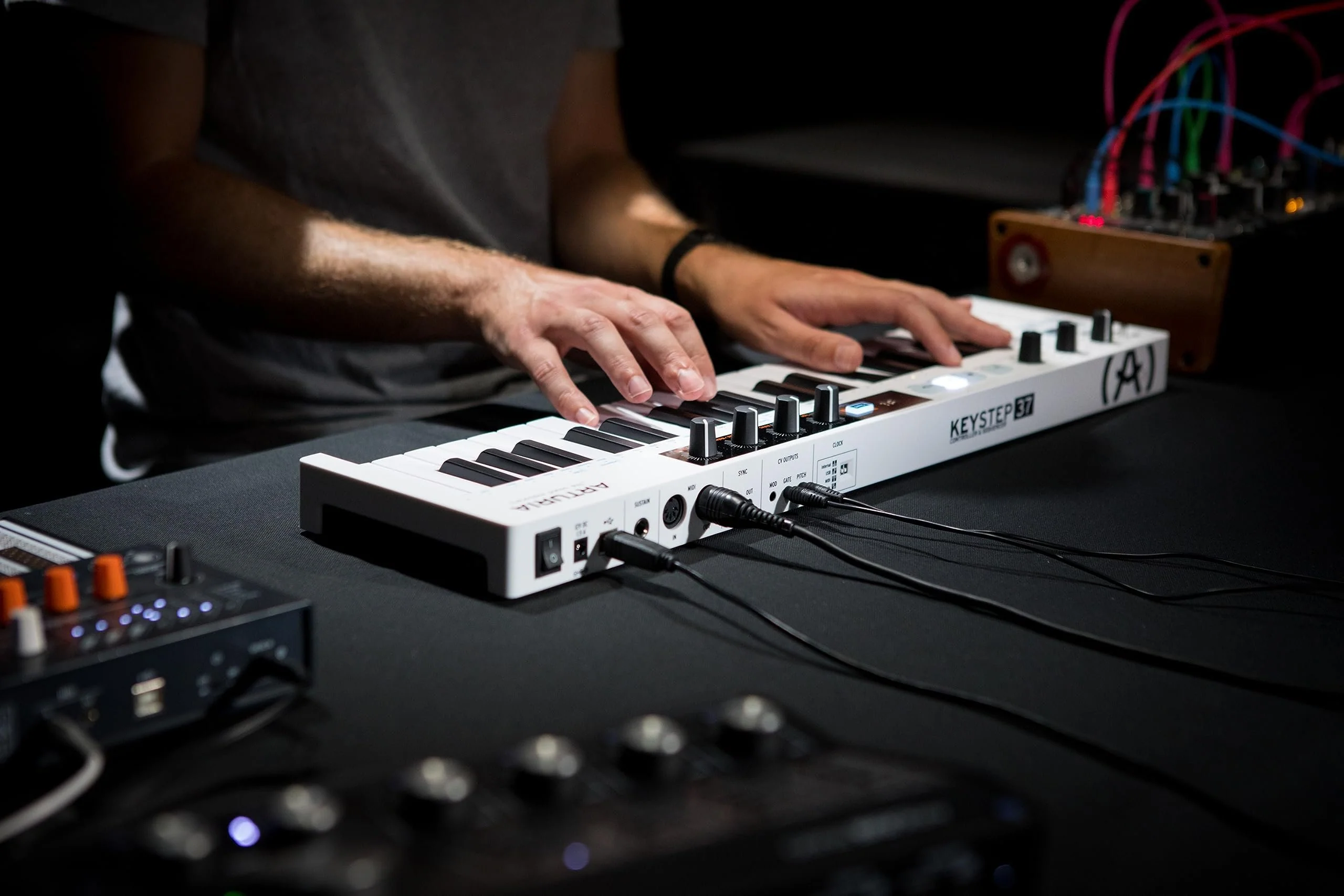 Arturia KeyStep 37 Controller & Sequencer USB/MIDI/CV Keyboard Controller - Image 6