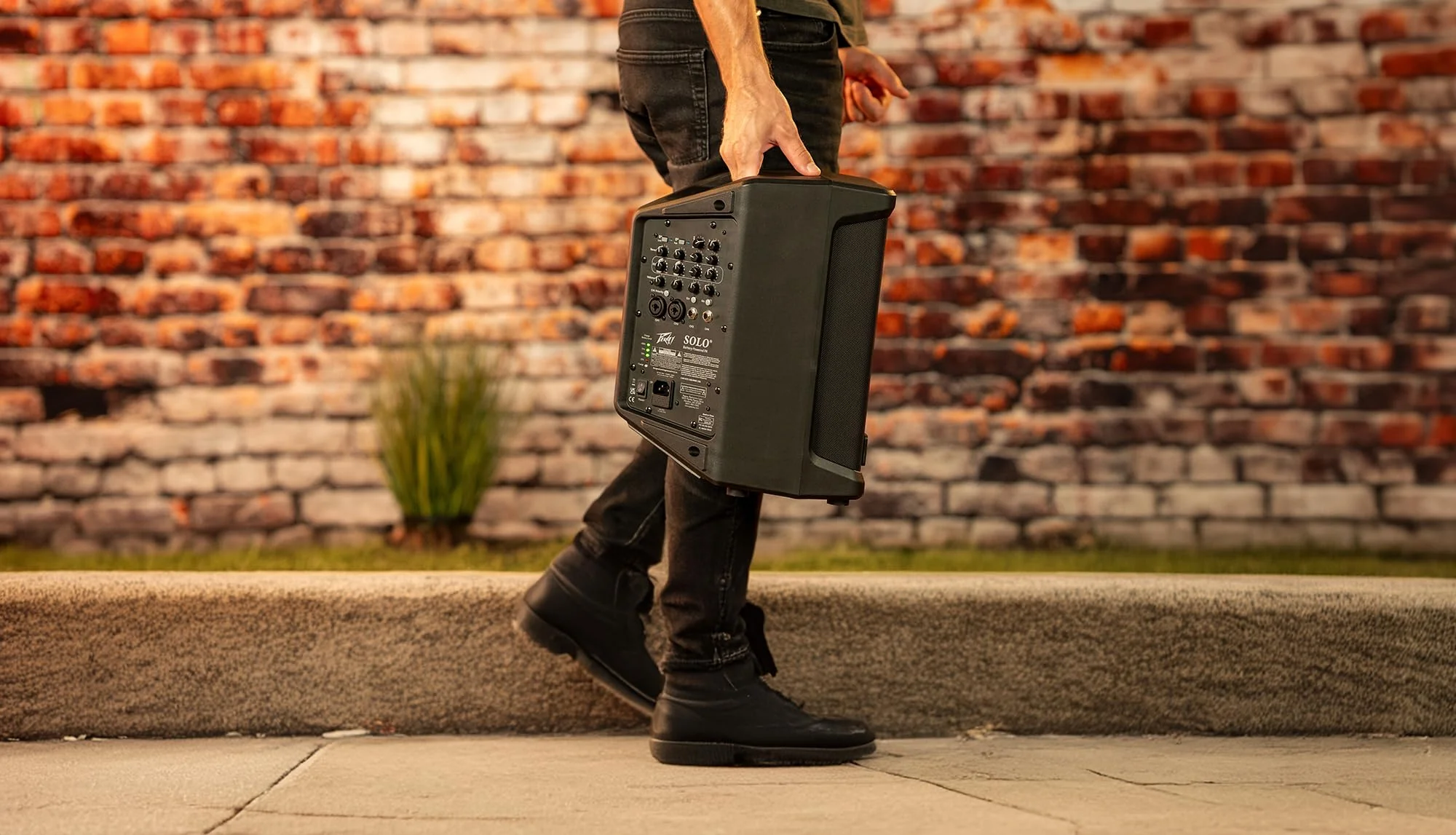 Peavey Solo® Battery Powered Portable PA and Busking Amp, 10-Hour Battery Life, Bluetooth, 4-Channels, Lightweight, Fast Rechargeable Battery, Guitar Input, Reverb Included - Image 9