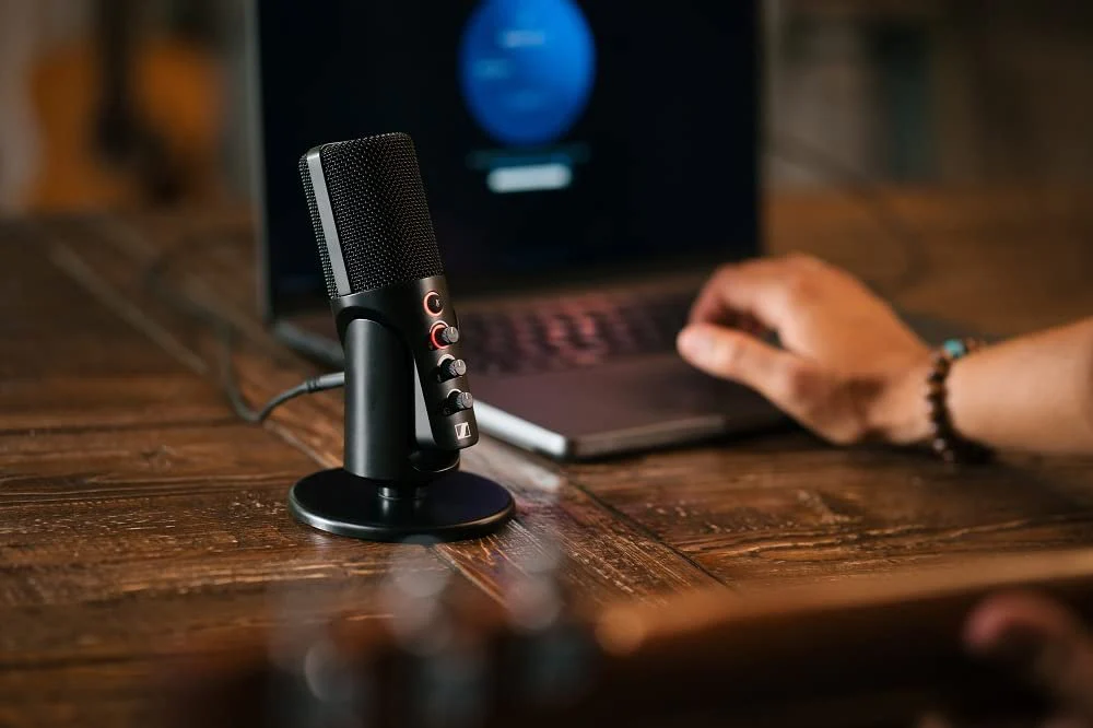 Sennheiser Professional Profile - USB Cardioid Condenser Microphone & Table Stand, 1.2 m USB-C Cable - Mute Button, Built-in Headphone Jack, Gain, Mix & Volume Control, for PC & Mac - Image 12