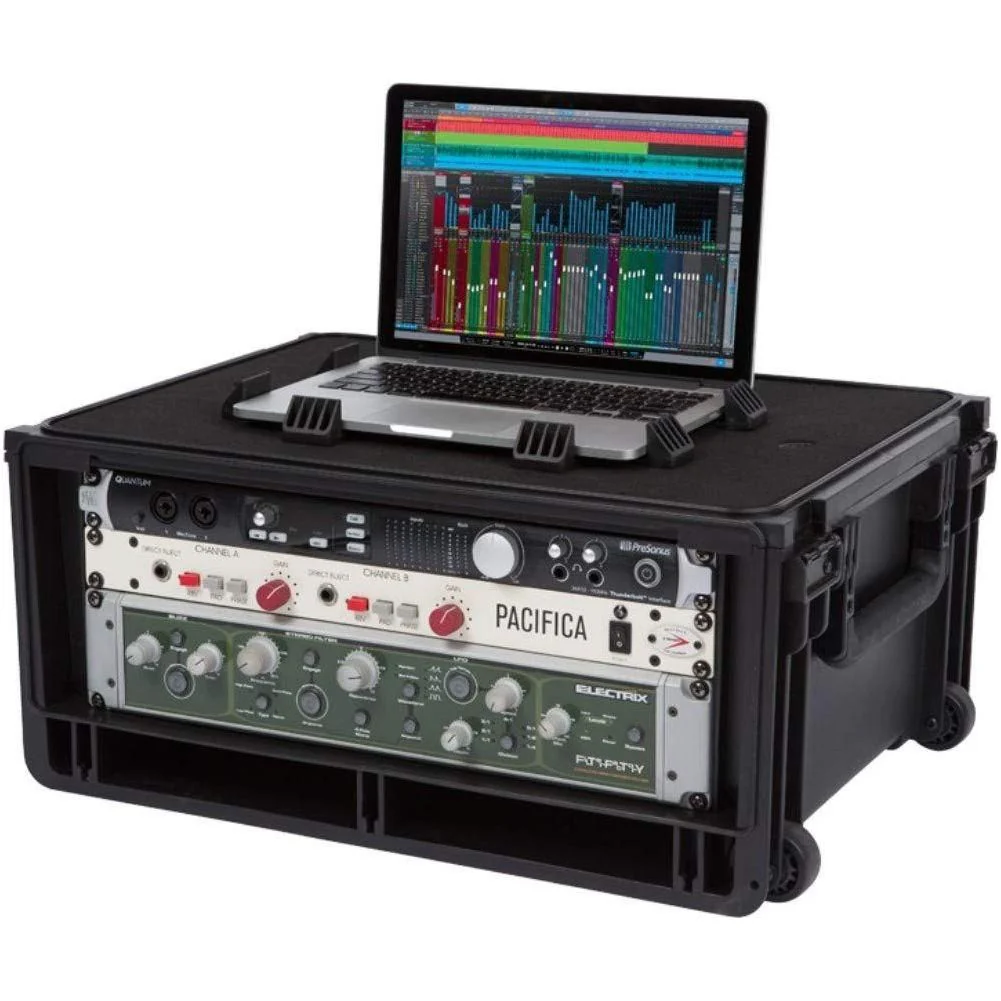 SKB Injection Molded 4U ISeries Studio Flyer Rack Case with Handle and Wheels - Image 3